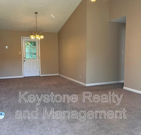 665 Artic Ave — Photo 3