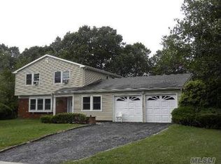 76 Strathmore Village Dr, South Setauket, NY 11720