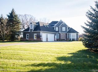 8432 Foldenauer Dr, Howell, MI 48843