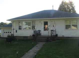 905 Hall Ave, Lowden, IA 52255