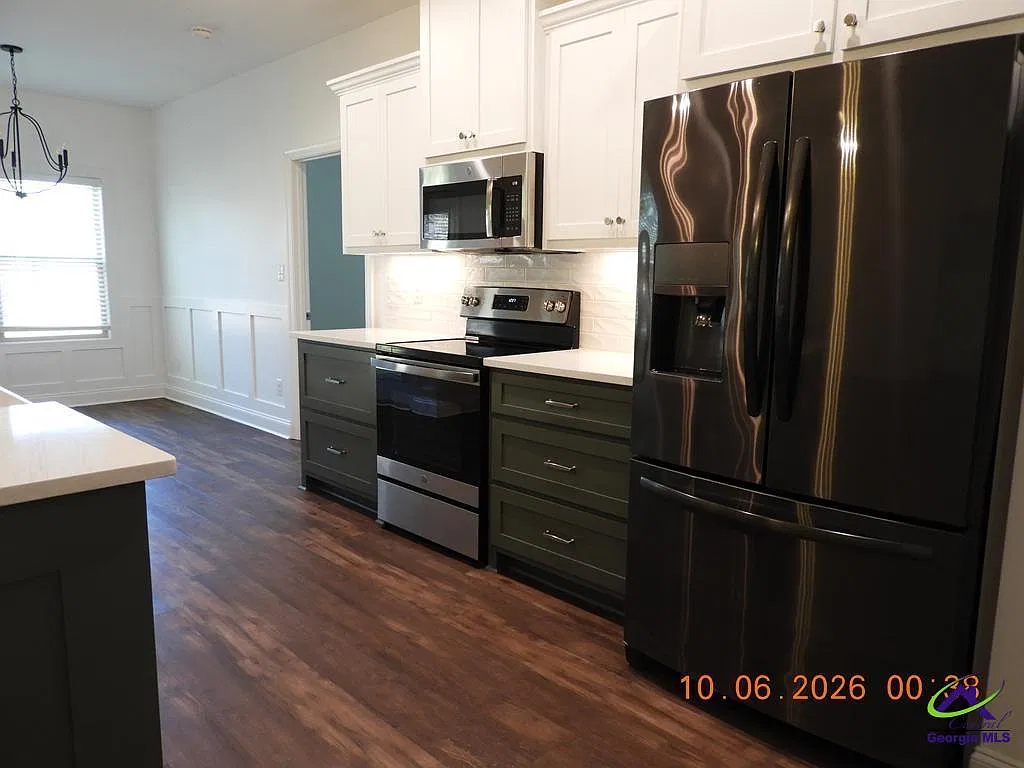4 bed, 2.0 bath, 1986 sqft, $2,100 — Photo 4