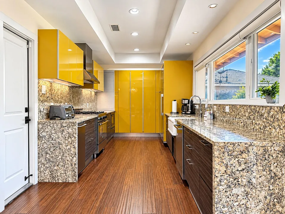 5426 Windswept Ln
