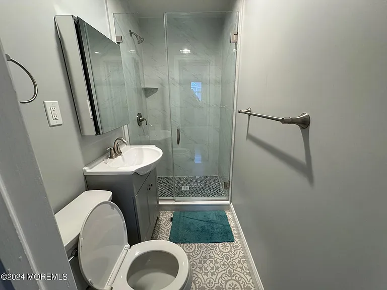 503 Forman Ave — Photo 10