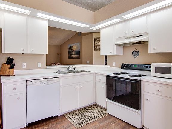 3rd image of 2574 Sundance Cir