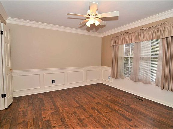 4th image of 8888 Camelot Dr