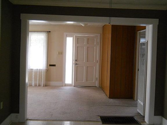 4th image of 83 Locust Ave