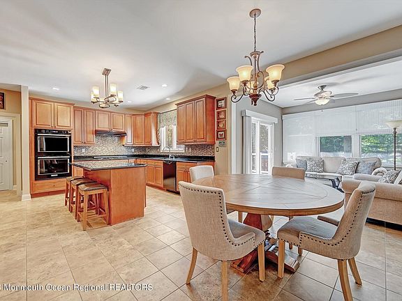 4th image of 180 Deerfield Rd