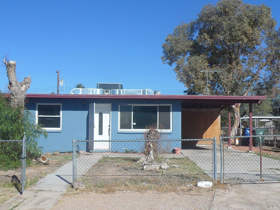 potential potential potential in this south side home!