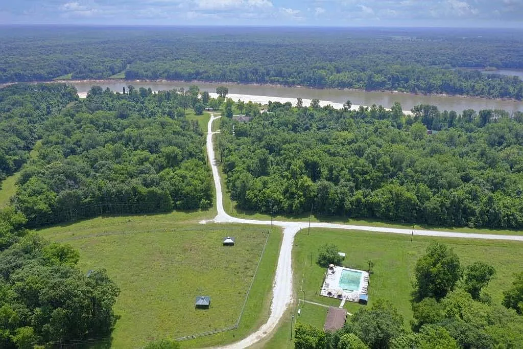 3 bed, 2.0 bath, $1,299 — Photo 2