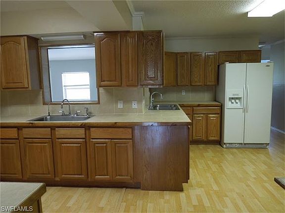 5th image of 1121 Clayton Ave