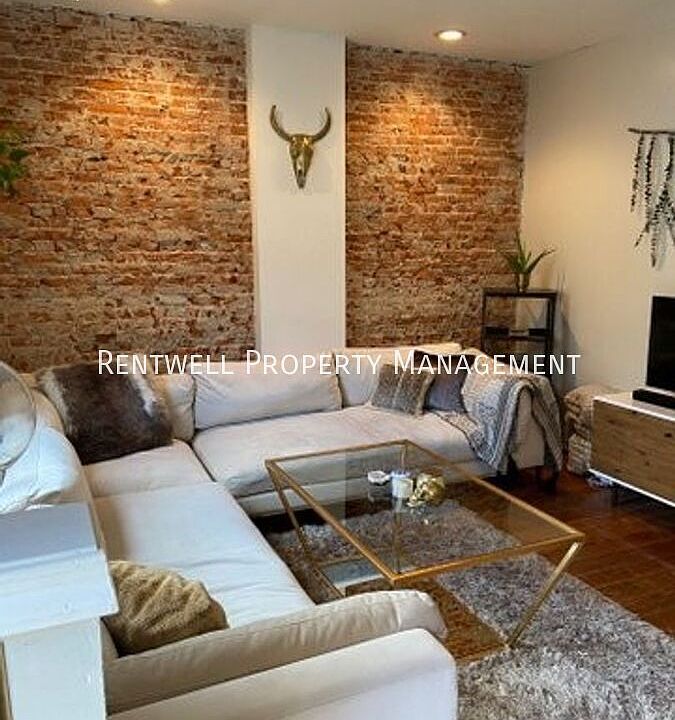 1st image of 208 East St