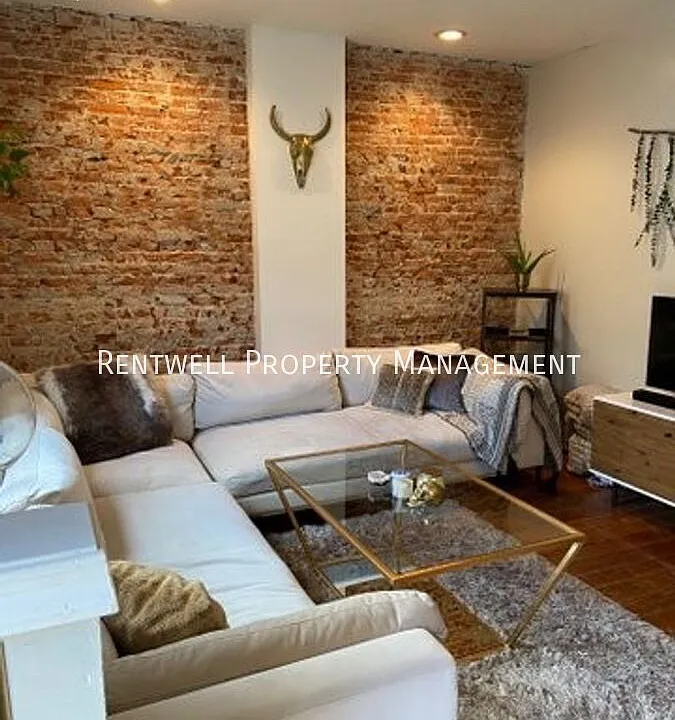 208 East St