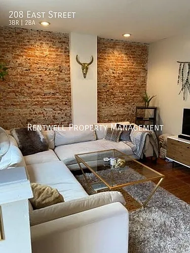 208 East St Photo 1
