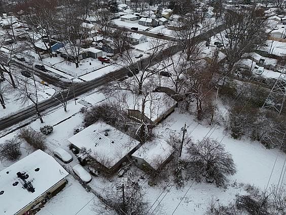 3rd image of 2735 Eagledale Dr