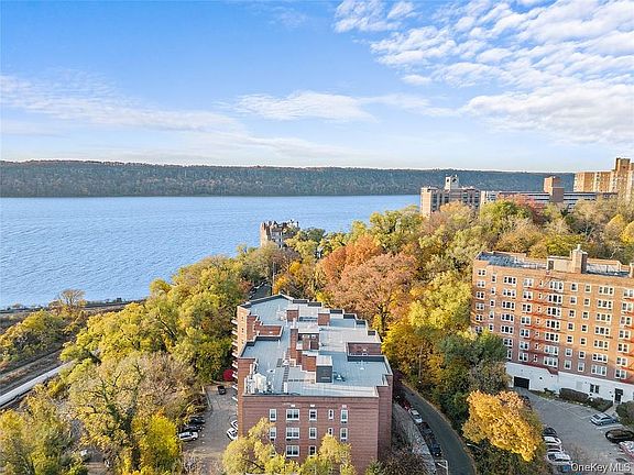2nd image of 2465 Palisade Ave APT 1E