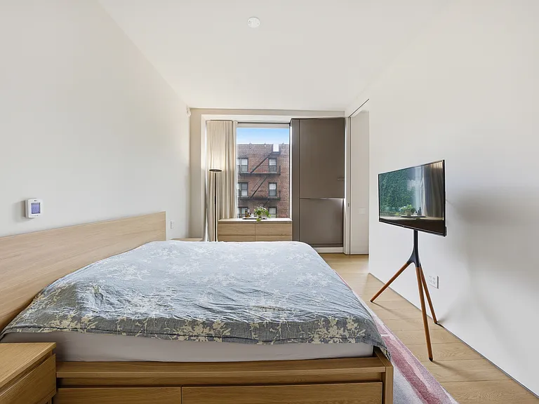 251 W 14th St #5C — Photo 15