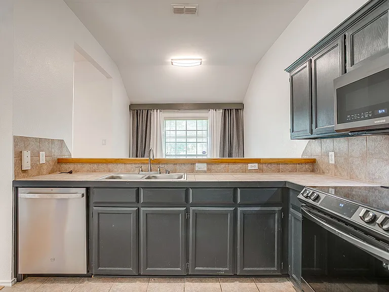 5323 Northridge Blvd — Photo 29