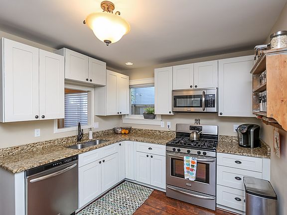 5th image of 416 Newbary Ct