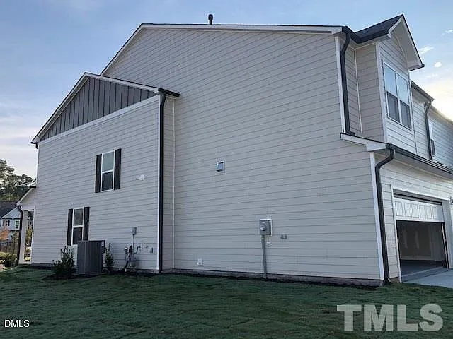 3 bed, 2.5 bath, 1986 sqft, $2,095 — Photo 2