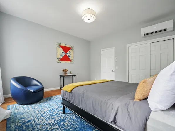 804 Grand Street image 3 of 29