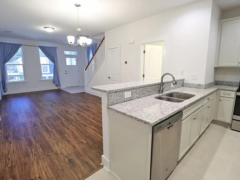 307 Saint Anns Aly — Photo 11