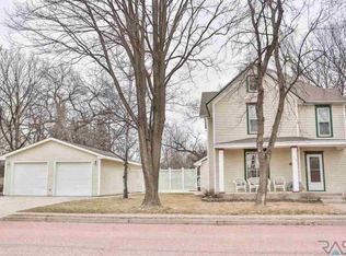 708 E 5th St, Dell Rapids, SD 57022