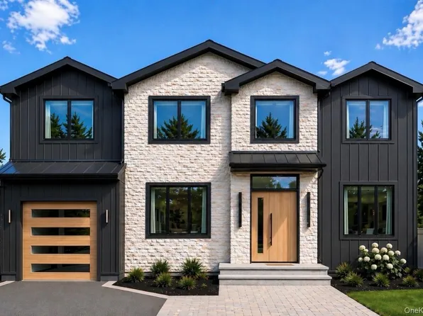 28 Choir Lane, Westbury, NY 11590
