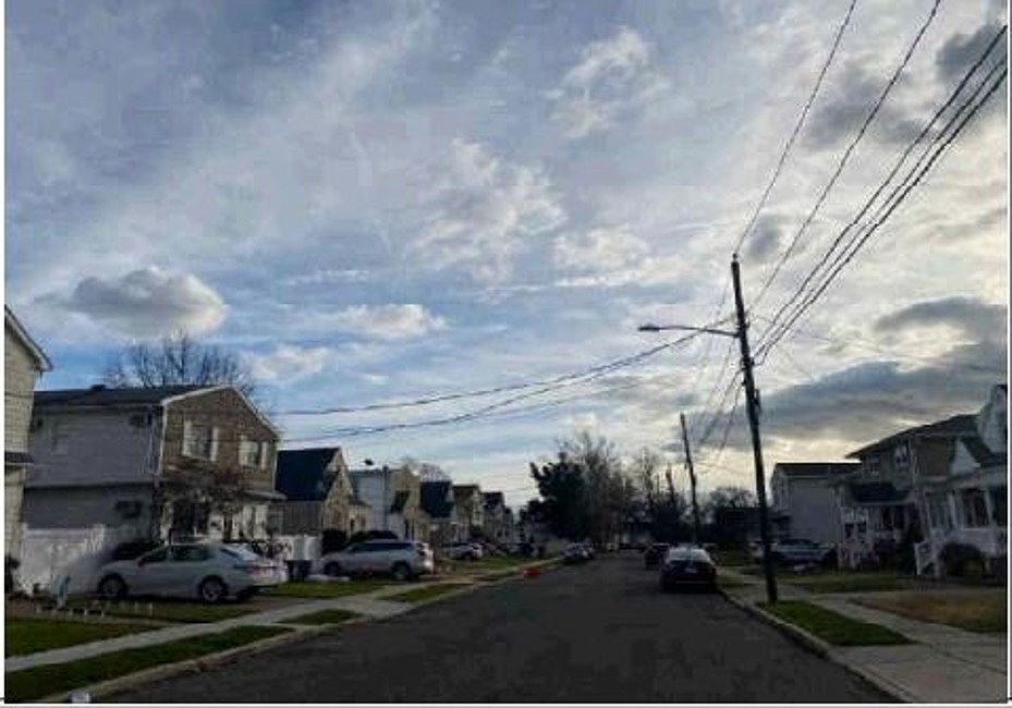 Exterior Neighborhood (street photo)