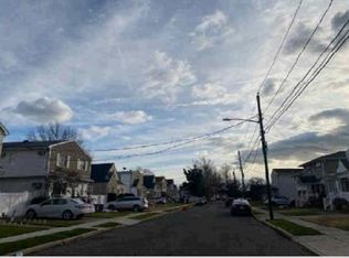 275 Ribbon St, Franklin Square, NY 11010