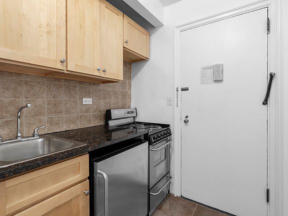 5th image of 310 E 44th St APT 1222