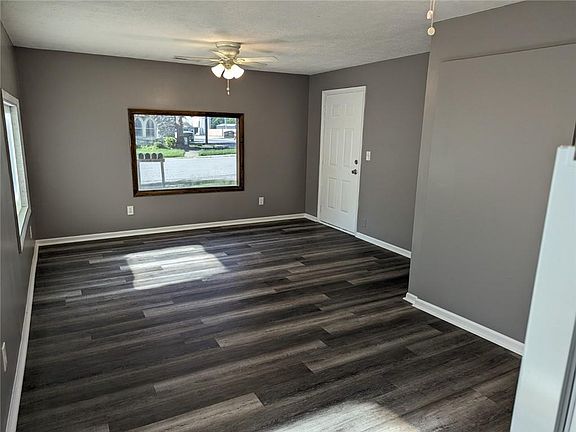 5th image of 184 W Center St