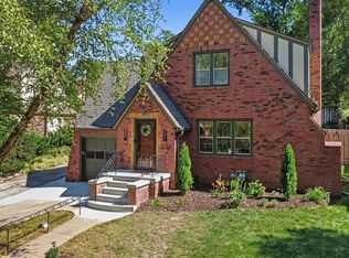 305 S 57th St, Omaha, NE 68132