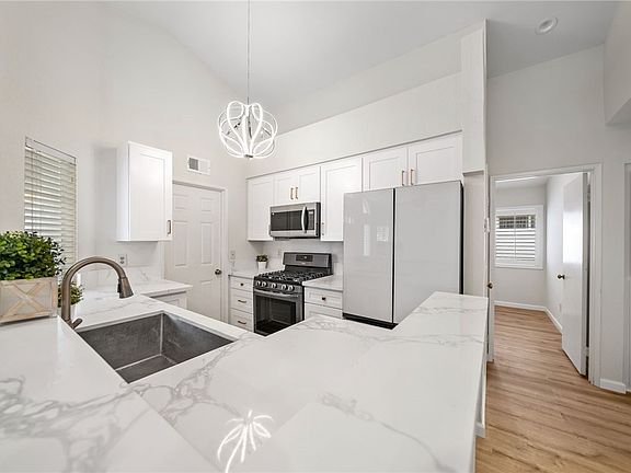 3rd image of 30303 Cupeno Ln