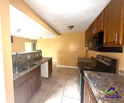 5 bed, 1404 sqft, $1,600 — Photo 4
