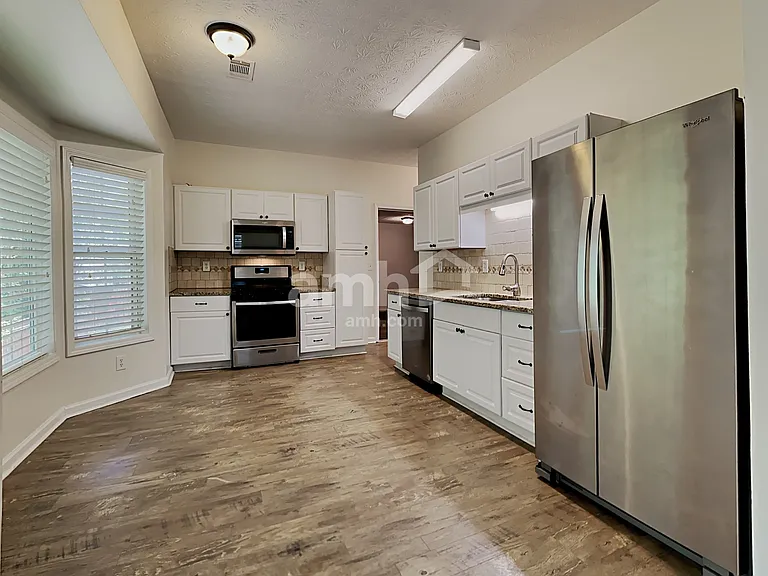 5810 Stephens Mill Dr — Photo 3
