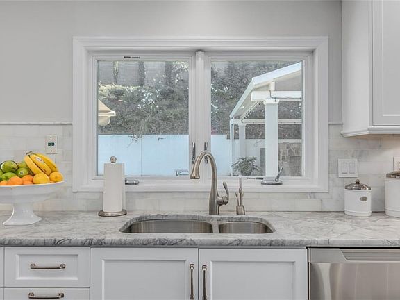 2nd image of 2220 Alta Vista Dr