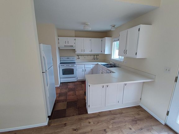 Kitchen. Tile floors, new dishwasher, newer stove and refrigerator