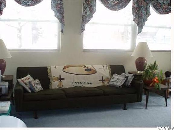 3rd image of 232 Parkway Blvd