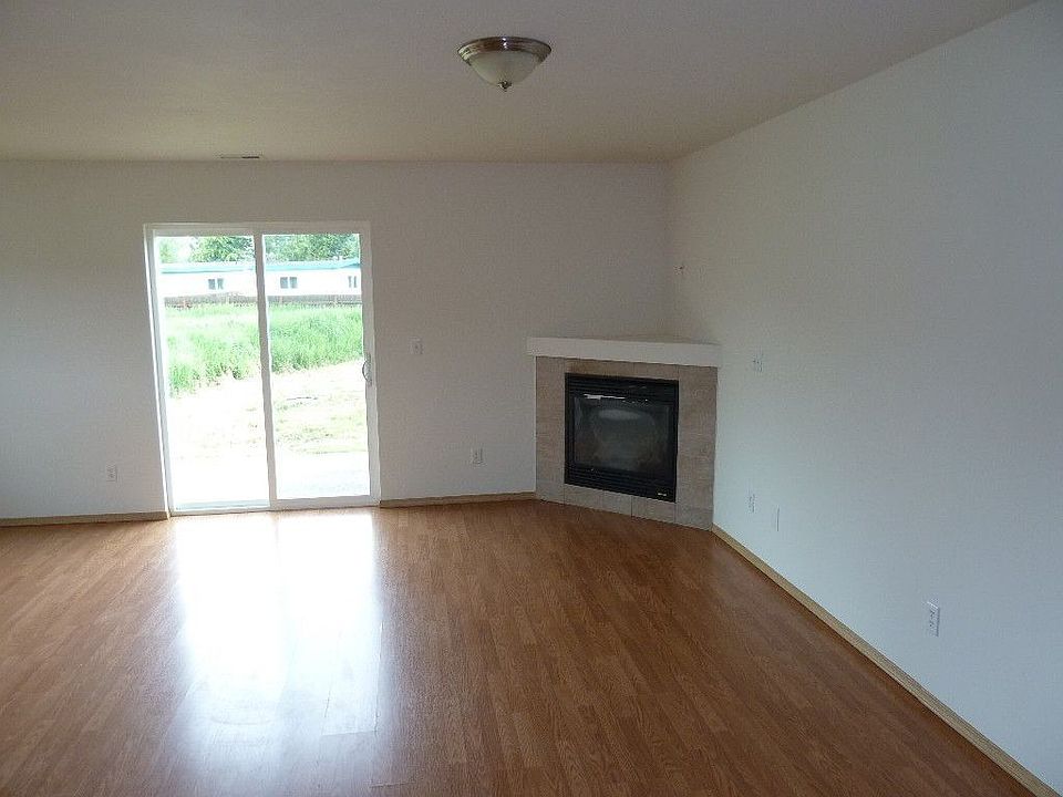 2nd image of 222 3rd Ave NW