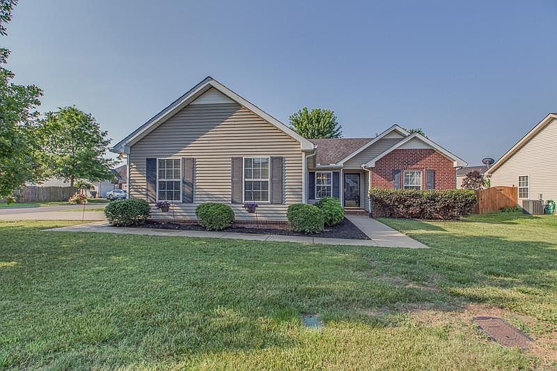 1st image of 3033 Weybridge Dr
