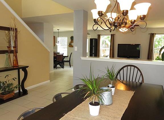5th image of 826 Indian Meadow Dr