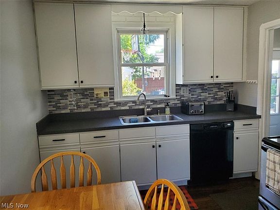 5th image of 443 E 326th St