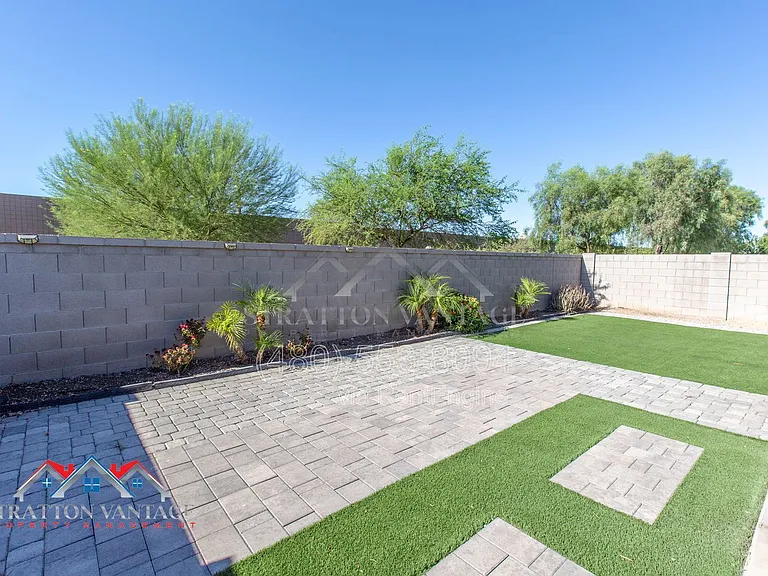 15244 W Moreland St — Photo 36