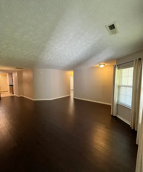 302 Rose Hill Ln — Photo 2