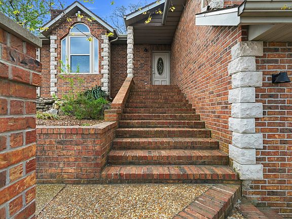 5th image of 574 Skyline Drive