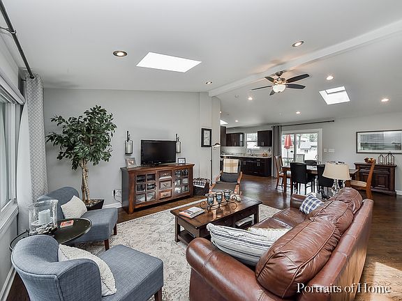 2nd image of 3S237 Cypress Dr