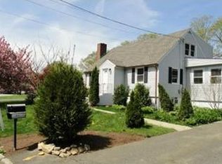 266 Red Oak Rd, Bridgeport, CT 06606