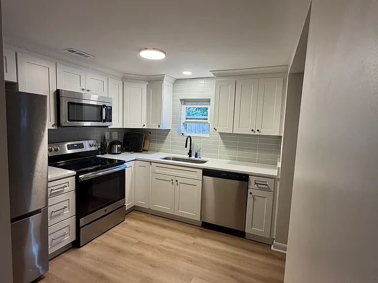 1523 Oleander Ave — Photo 5