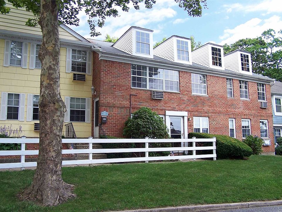 1st image of 307 Towne House Vlg