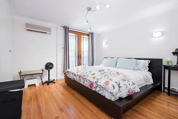 Rented by Perry Associates NYC Inc | media 2